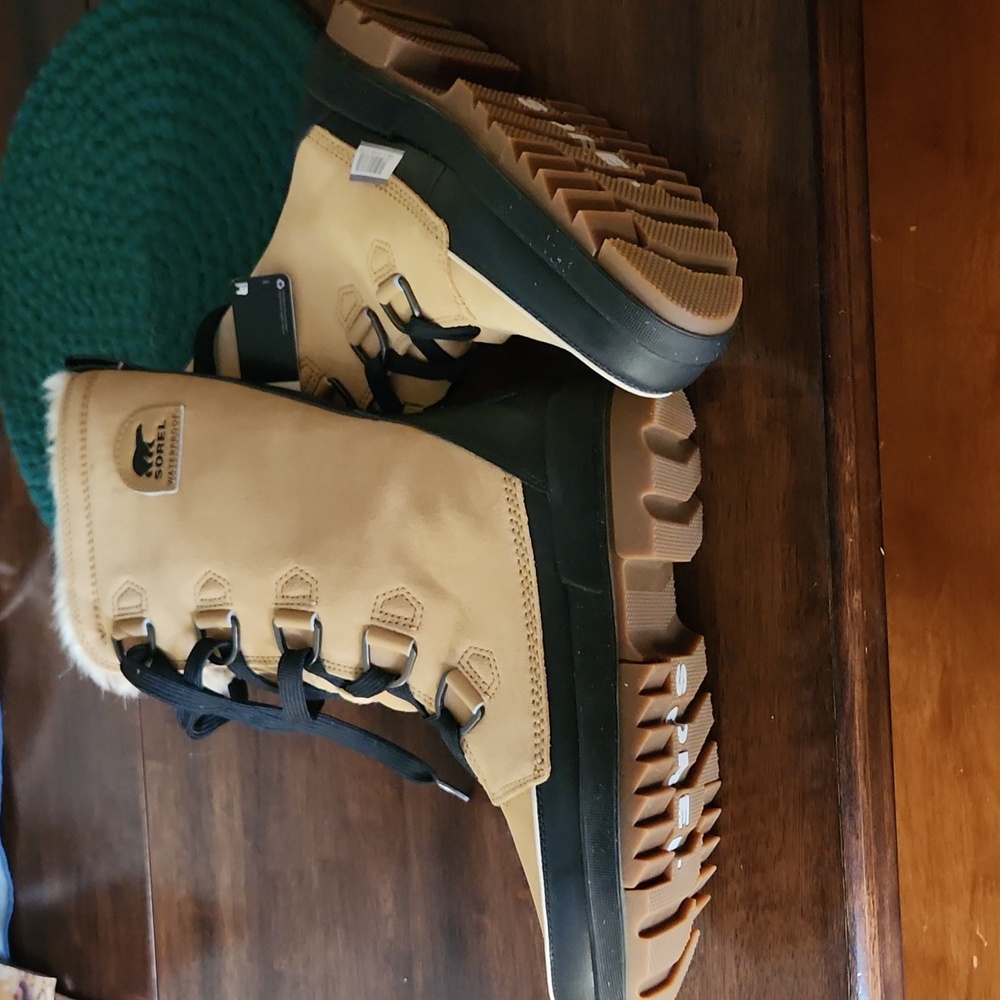 Sorel waterproof boots - Picture 3 of 9